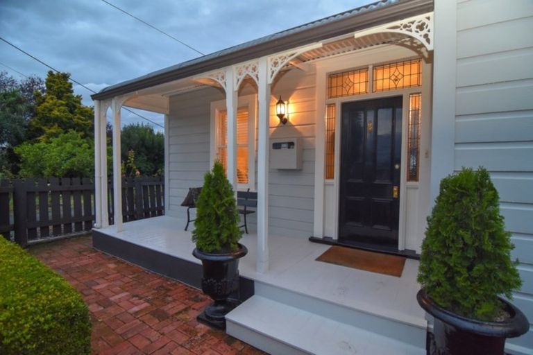 Photo of property in 10 Dixon Street, Carterton, 5713