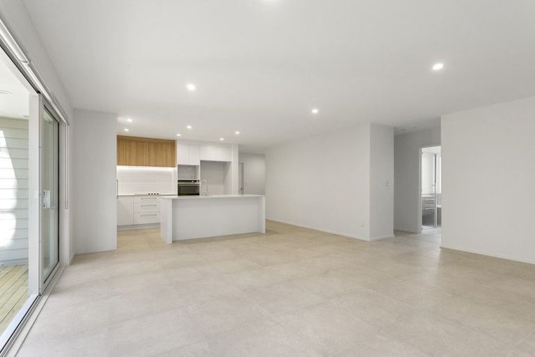 Photo of property in 5 Maraeariki Avenue, Orewa, 0931