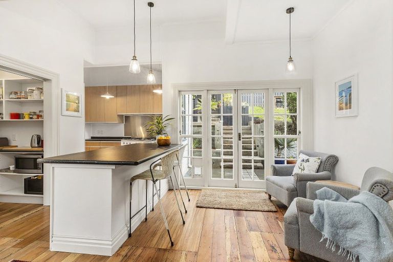 Photo of property in 66 Eden Street, Island Bay, Wellington, 6023