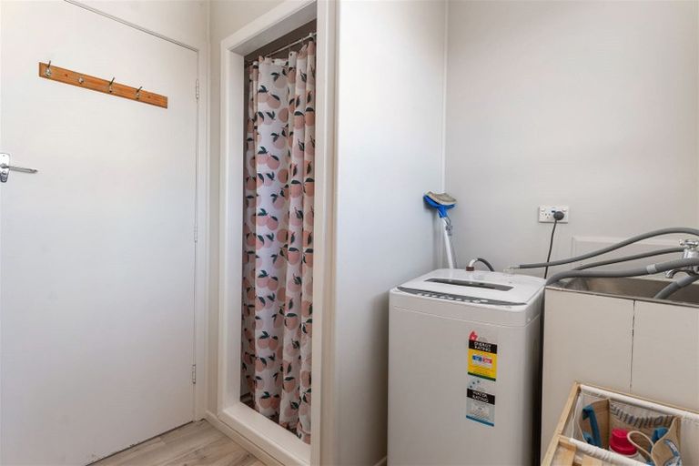 Photo of property in 2/14 South Street, Papakura, 2110