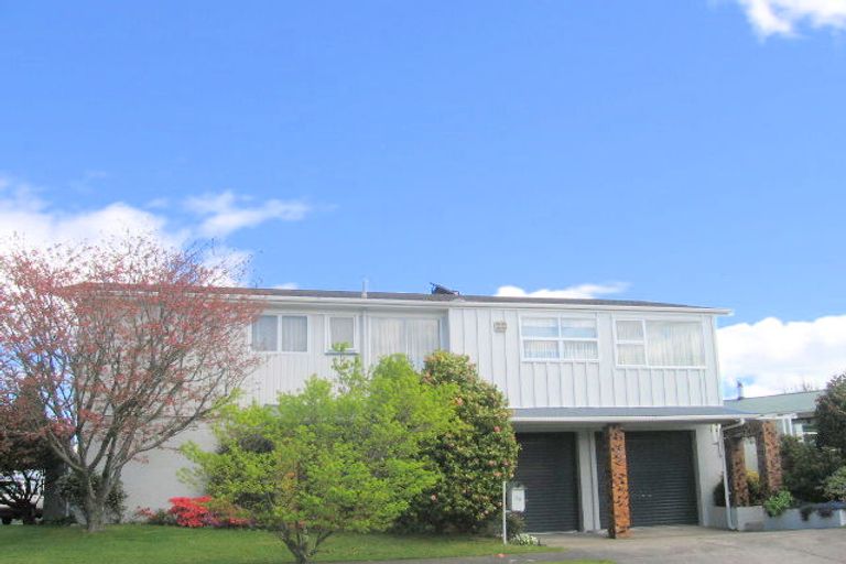 Photo of property in 20 Regents Grove, Richmond Heights, Taupo, 3330