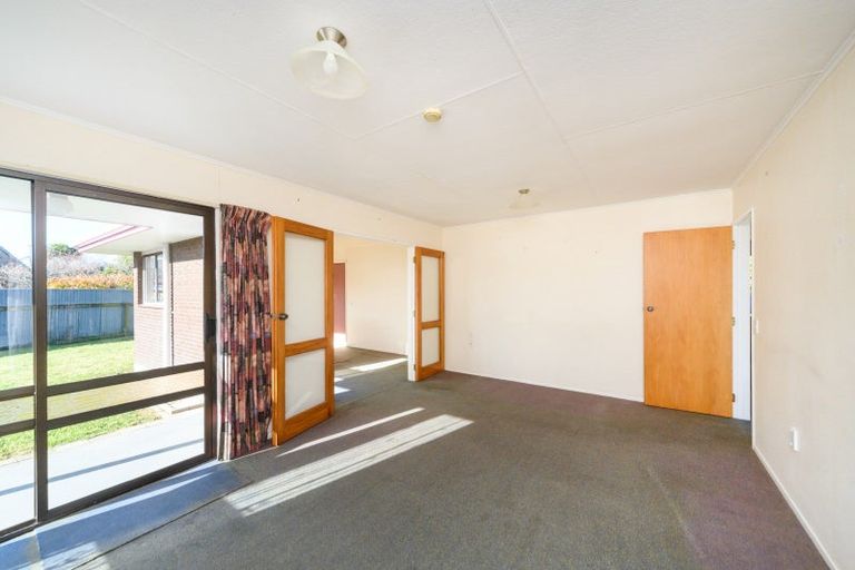 Photo of property in 18 Westmere Place, Takaro, Palmerston North, 4412