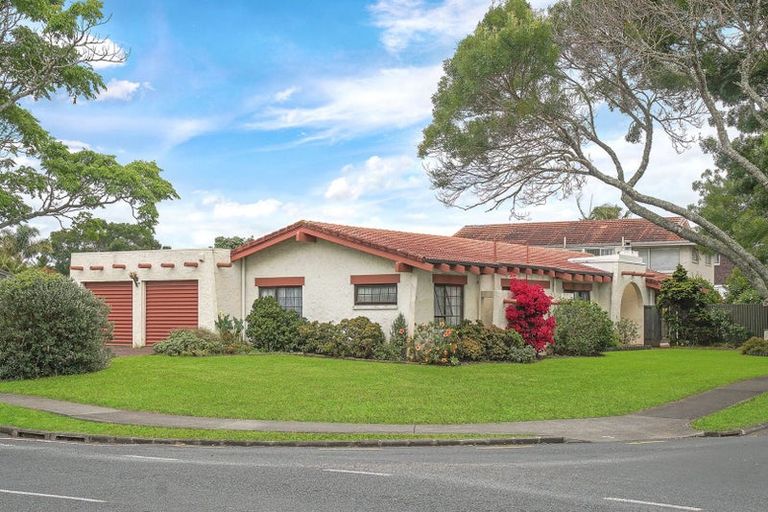 Photo of property in 2 Bramley Drive, Farm Cove, Auckland, 2012