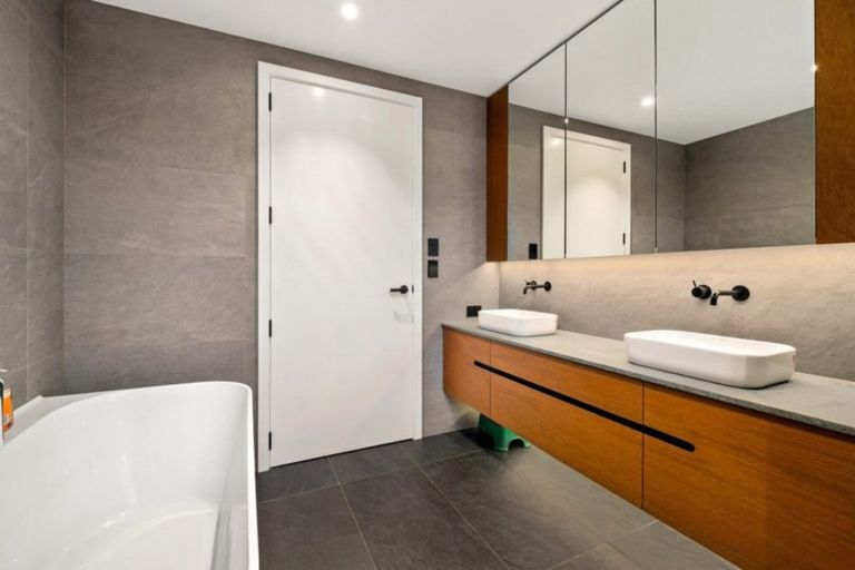 Photo of property in 49 Kirimoko Crescent, Wanaka, 9305