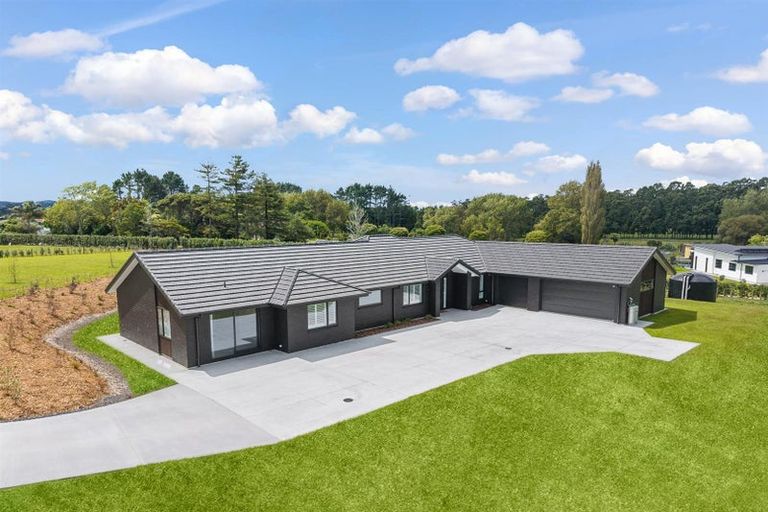 Photo of property in 62 Dysart Lane, Kumeu, 0891