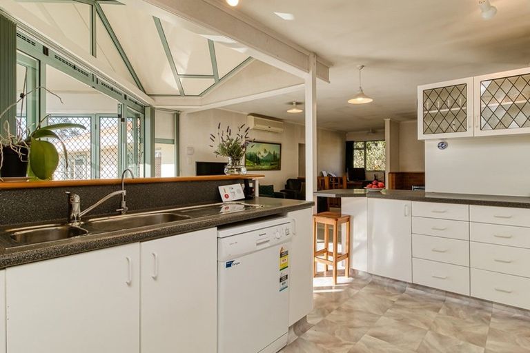 Photo of property in 3/42 Campbell Street, Havelock North, 4130