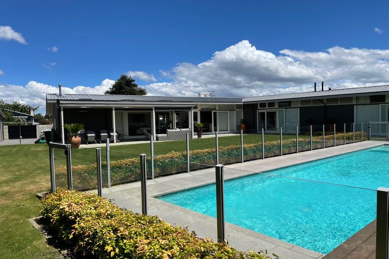 Photo of property in 15 Goodger Street, Waipukurau, 4200