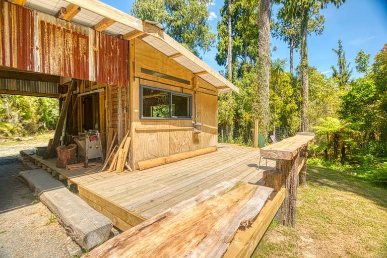 Photo of property in 215 Clifton Road, Kaiata, Greymouth, 7805