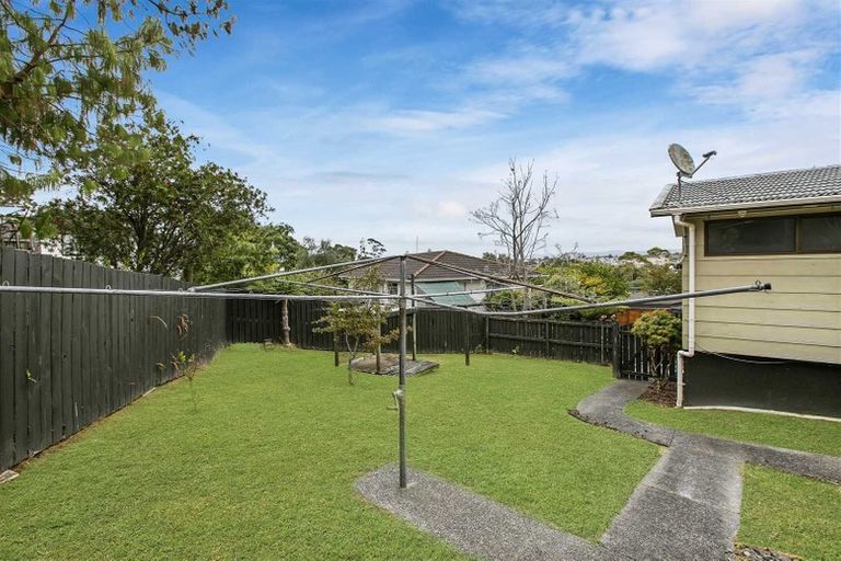 Photo of property in 12 Fitzherbert Avenue, West Harbour, Auckland, 0618