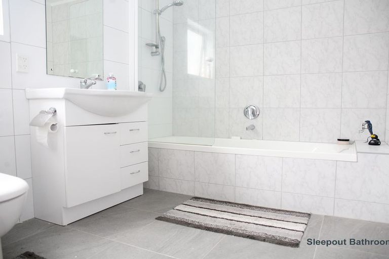 Photo of property in 28 Boundary Road, Opaheke, Papakura, 2113