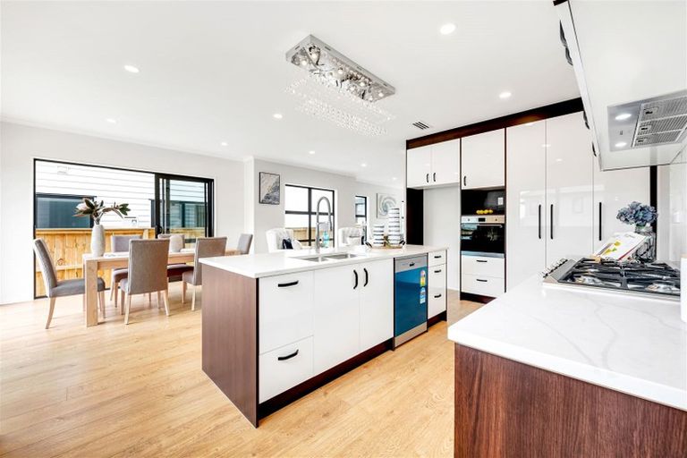 Photo of property in 51 Hikuawa Road, Flat Bush, Auckland, 2019