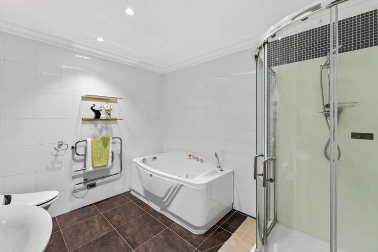 Photo of property in 38c Wicklam Lane, Greenhithe, Auckland, 0632