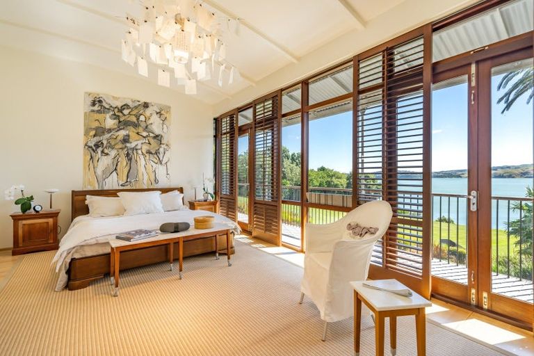 Photo of property in 360 Paremata Road, Whitby, Porirua, 5381