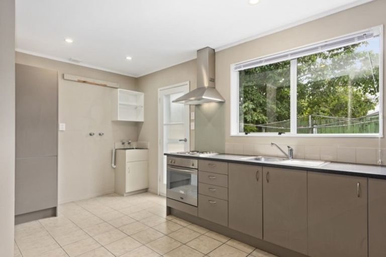 Photo of property in 2/48 Gibbons Street, Upper Hutt Central, Upper Hutt, 5018