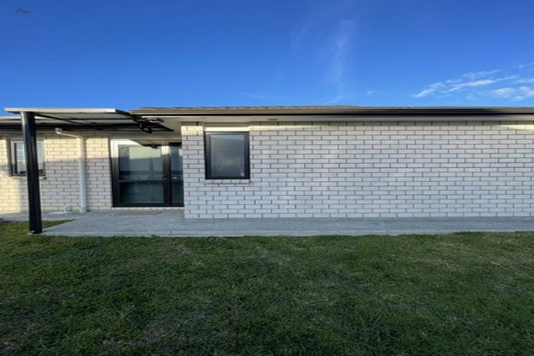 Photo of property in 10 Captain Rings Drive, Papakura, 2110