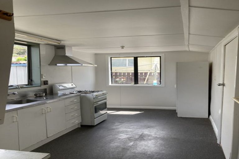 Photo of property in 96 Derwent Street, Island Bay, Wellington, 6023