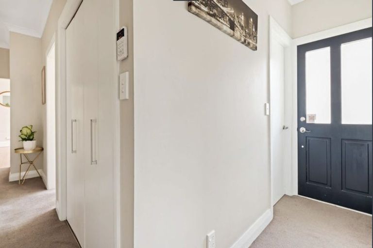 Photo of property in 119 Apu Crescent, Lyall Bay, Wellington, 6022