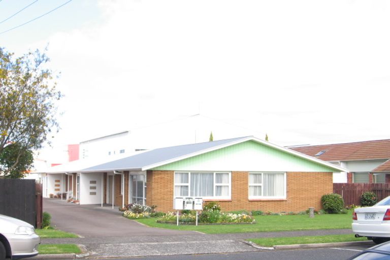 Photo of property in 64 Edgecumbe Road, Tauranga, 3110