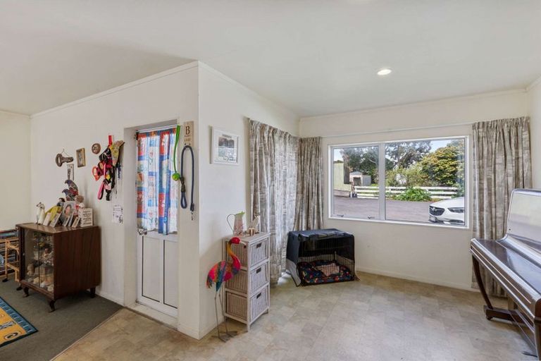 Photo of property in 104a Collingwood Road, Waiuku, 2123