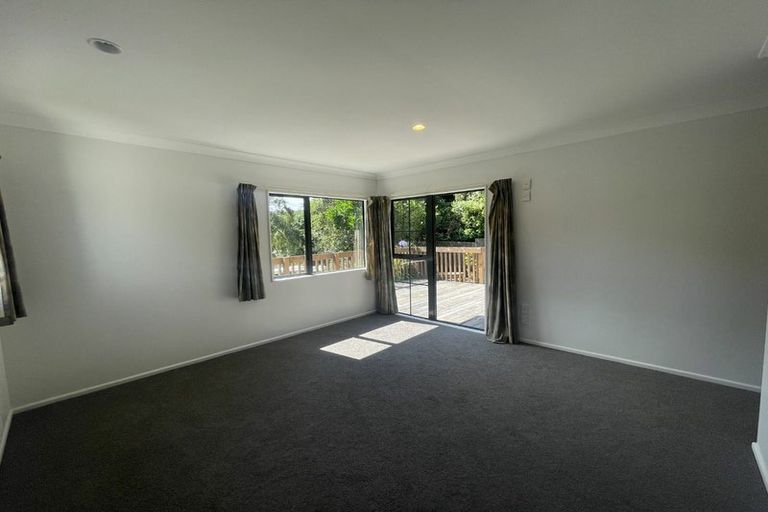 Photo of property in 15c Glanmire Road, Newlands, Wellington, 6037