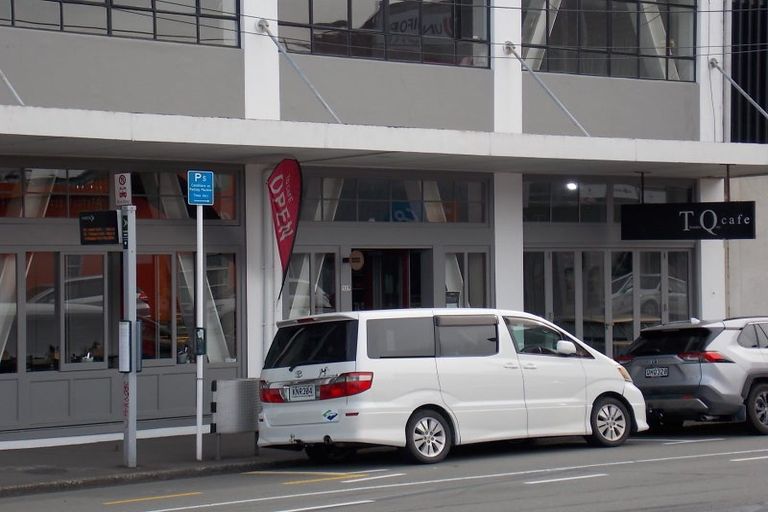 Photo of property in Endeavour Apartments, 23/125 Thorndon Quay, Pipitea, Wellington, 6011