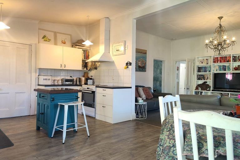 Photo of property in 108 Waikawa Road, Picton, 7220