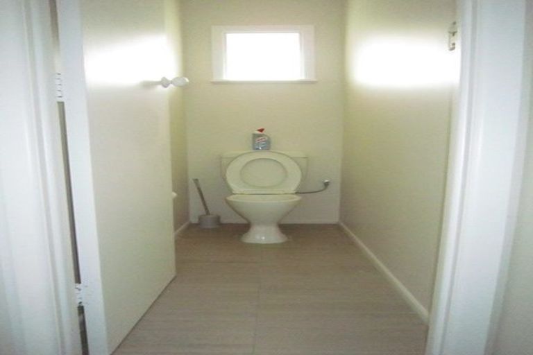 Photo of property in 206 Edmonton Road, Te Atatu South, Auckland, 0610