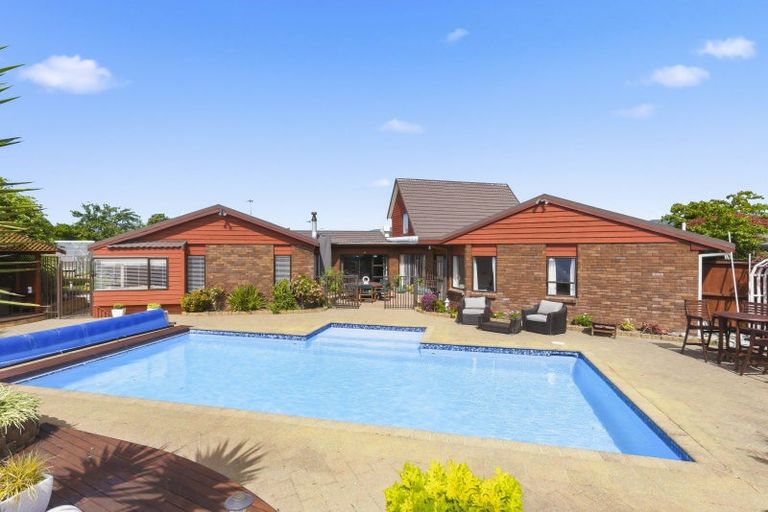 Photo of property in 11 Oakwood Grove, Paraparaumu Beach, Paraparaumu, 5032