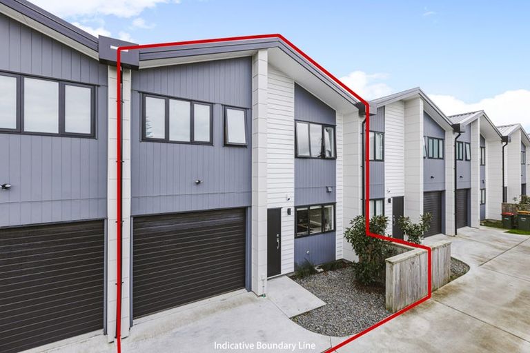 Photo of property in 2/81 Pilkington Road, Panmure, Auckland, 1072