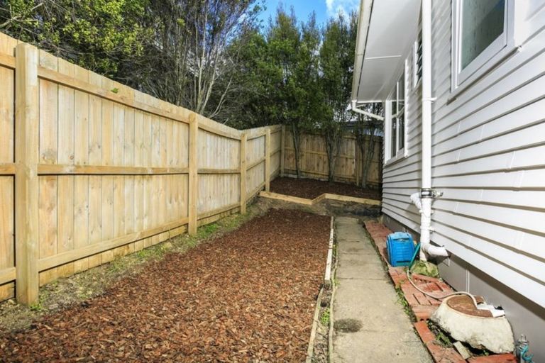 Photo of property in 12 Tawavale Crescent, Totara Vale, Auckland, 0629