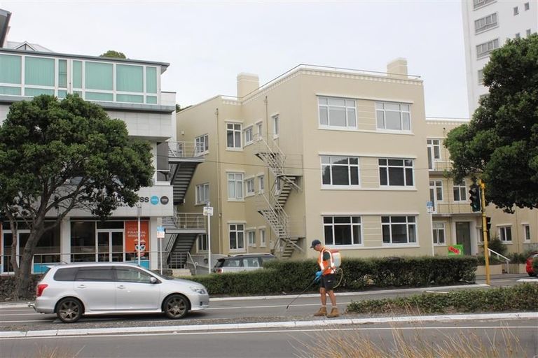 Photo of property in Fountain Court, 2/48 Oriental Parade, Oriental Bay, Wellington, 6011