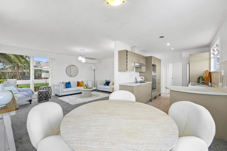 Photo of property in 10 La Trobe Street, Pakuranga Heights, Auckland, 2010