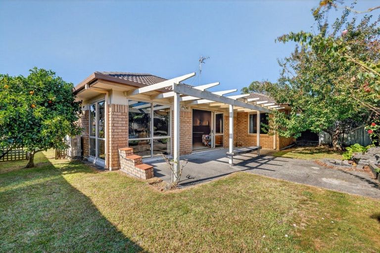 Photo of property in 4 Mcleod Place, Papamoa Beach, Papamoa, 3118