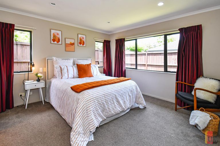 Photo of property in 22 Croftview Road, Wattle Downs, Auckland, 2103