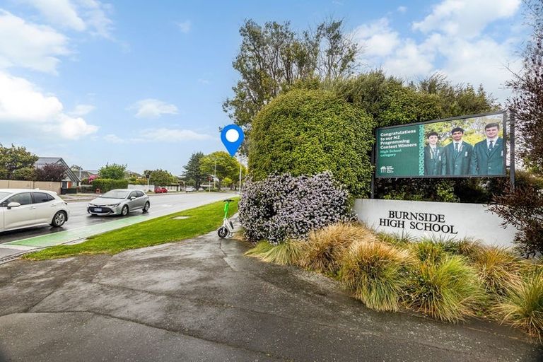 Photo of property in 213 Memorial Avenue, Burnside, Christchurch, 8053