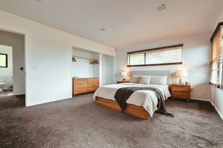 Photo of property in 2 Garboard Lane, Whitby, Porirua, 5024