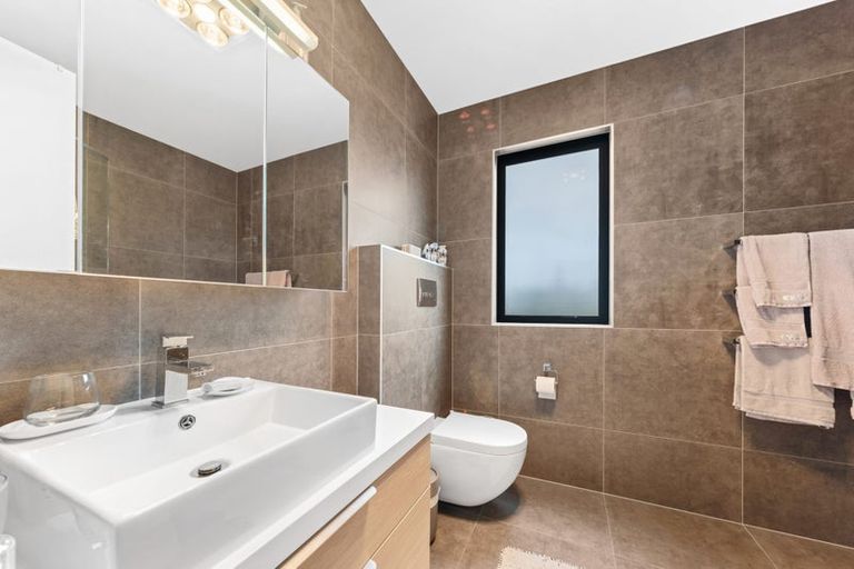 Photo of property in 252 Courtenay Street, Strandon, New Plymouth, 4312