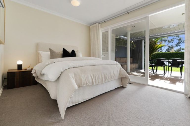 Photo of property in 32 Raymond Street, Point Chevalier, Auckland, 1022