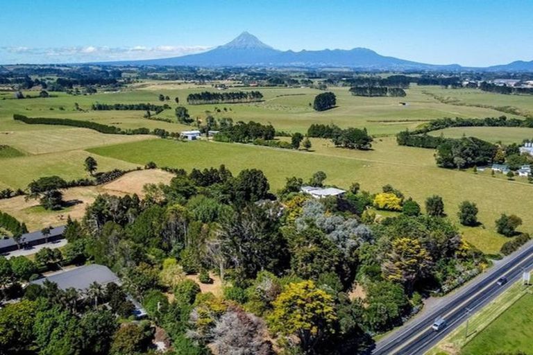 Photo of property in 1252 Devon Road, Sentry Hill, New Plymouth, 4373