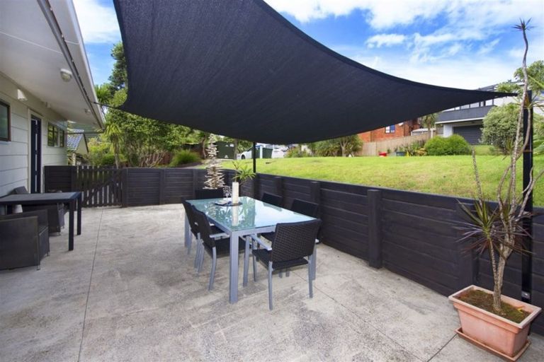 Photo of property in 1/17 Tiri View Place, Waiake, Auckland, 0630