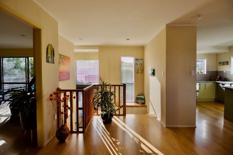 Photo of property in 2/48 Becroft Drive, Forrest Hill, Auckland, 0620