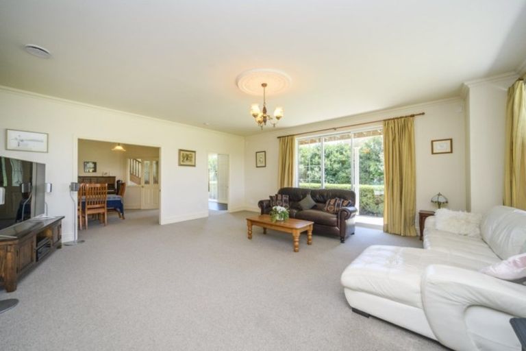 Photo of property in 114 Polson Hill Drive, Aokautere, Palmerston North, 4471