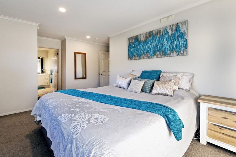 Photo of property in 22 Starlight Cove, Hobsonville, Auckland, 0618