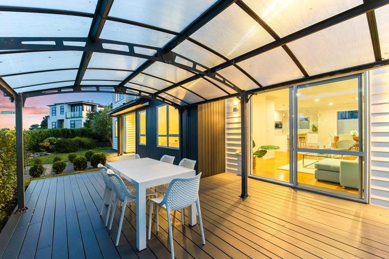 Photo of property in 17 Headland Drive, Long Bay, Auckland, 0630