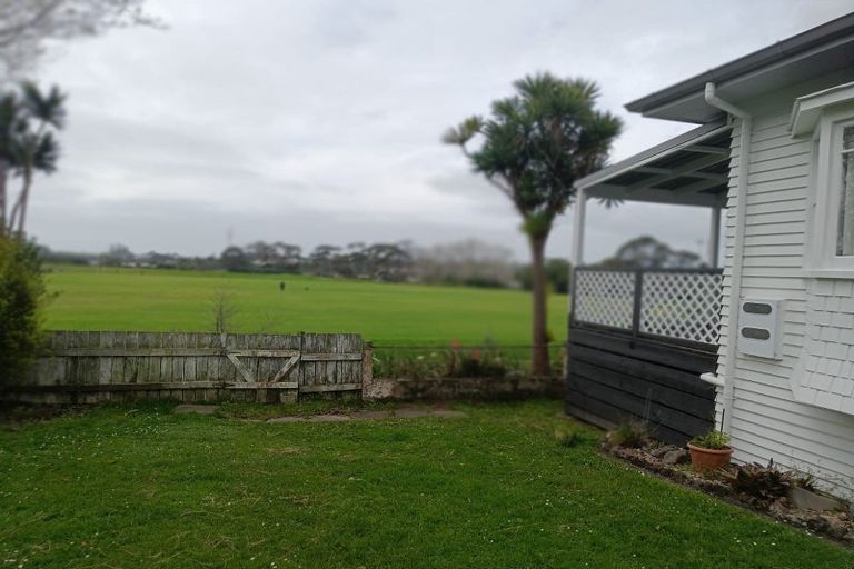 Photo of property in 105 Archibald Road, Kelston, Auckland, 0602