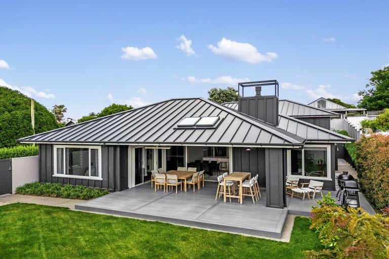 Photo of property in 32 Wallis Street, Raglan, 3225