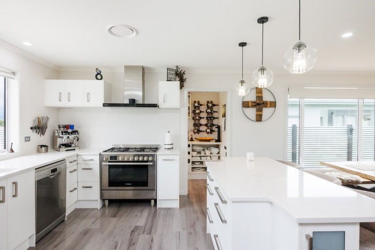 Photo of property in 3 Tennyson Avenue, Kelvin Grove, Palmerston North, 4414