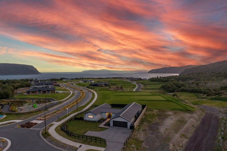 Photo of property in 2 Seven Oaks Drive, Kinloch, Taupo, 3377