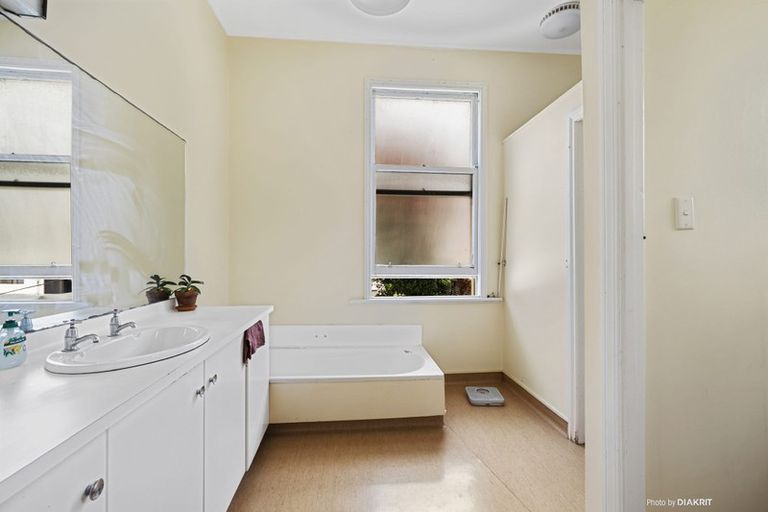 Photo of property in 11 Brougham Street, Mount Victoria, Wellington, 6011