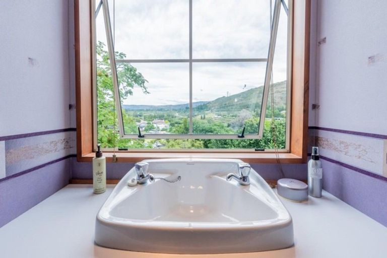 Photo of property in 2 Hazlett Street, Clyde, 9330